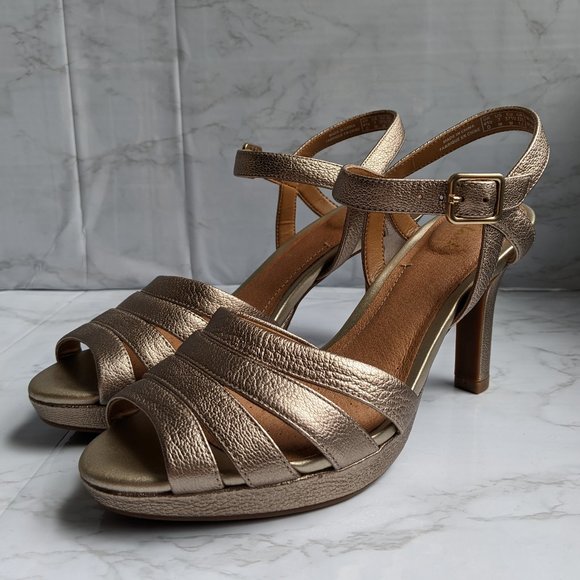 NWOB Clarks gold Mayra Poppy heels